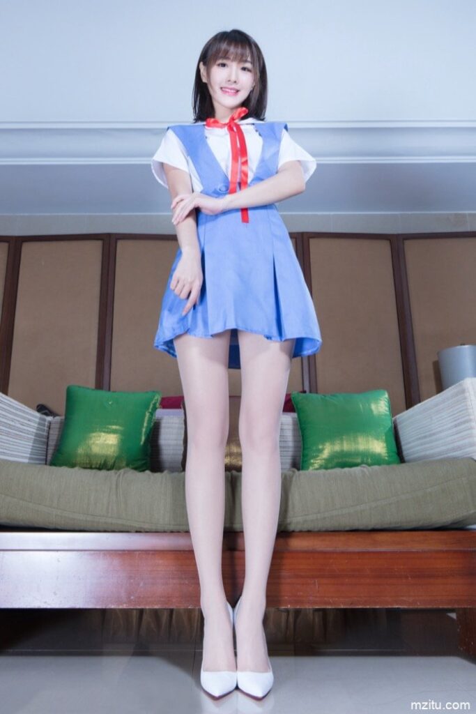 台湾妹子好甜美，一双大白腿让人移不开眼！-婷美图