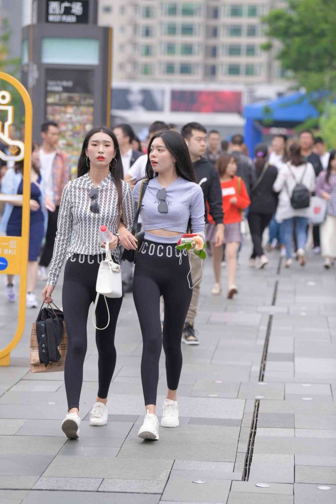 【免费】逛街的两个瑜伽裤姑娘【40P】04030-婷美图