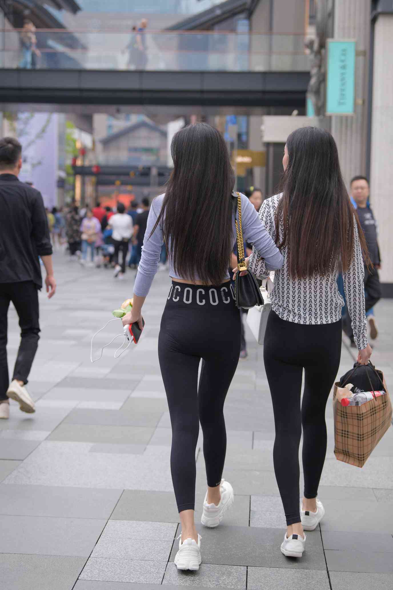 图片[3]-【免费】逛街的两个瑜伽裤姑娘【40P】04030-婷美图
