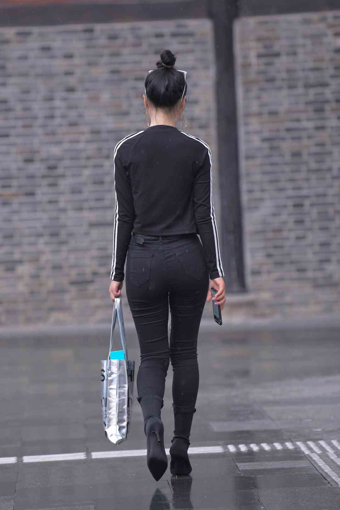 图片[1]-【免费】酷酷的紧身牛仔裤女人【7P】04038-婷美图