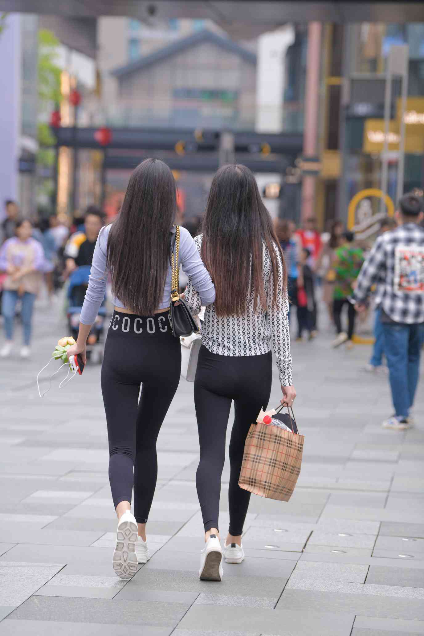 图片[4]-【免费】逛街的两个瑜伽裤姑娘【40P】04030-婷美图