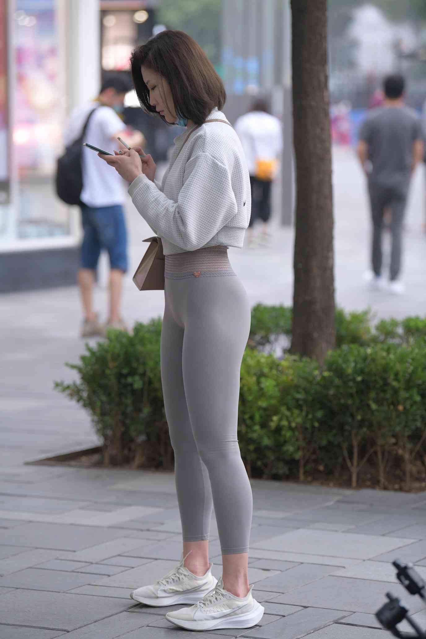 图片[1]-身材很好的短发瑜伽裤姑娘【157P】04015-婷美图