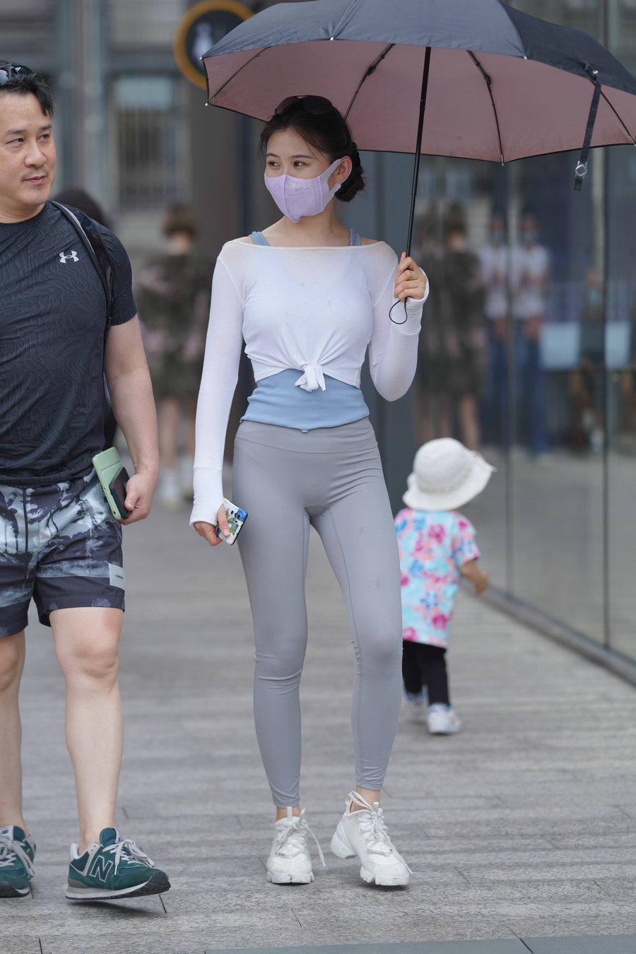 图片[1]-街拍逛街的瑜伽裤小女人  J2874 36P-469MB-婷美图
