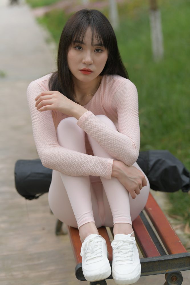 粉粉的瑜伽裤女孩太可爱了 J2090 854P1V-30.4GB-婷美图