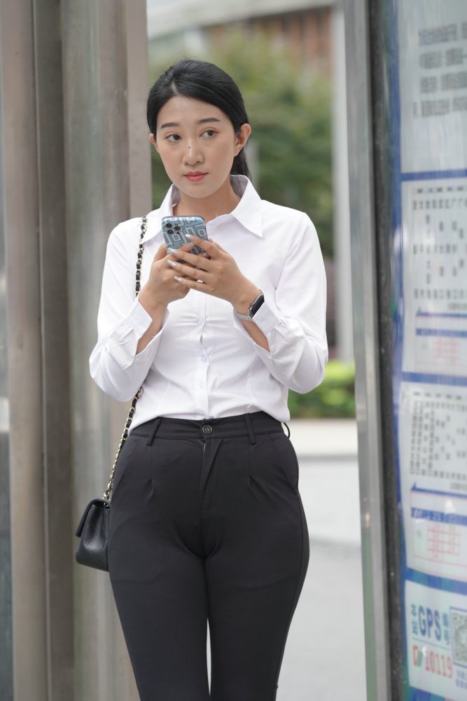 图片[3]-等公交的制服女人J2130 976P2V-29.5GB-婷美图