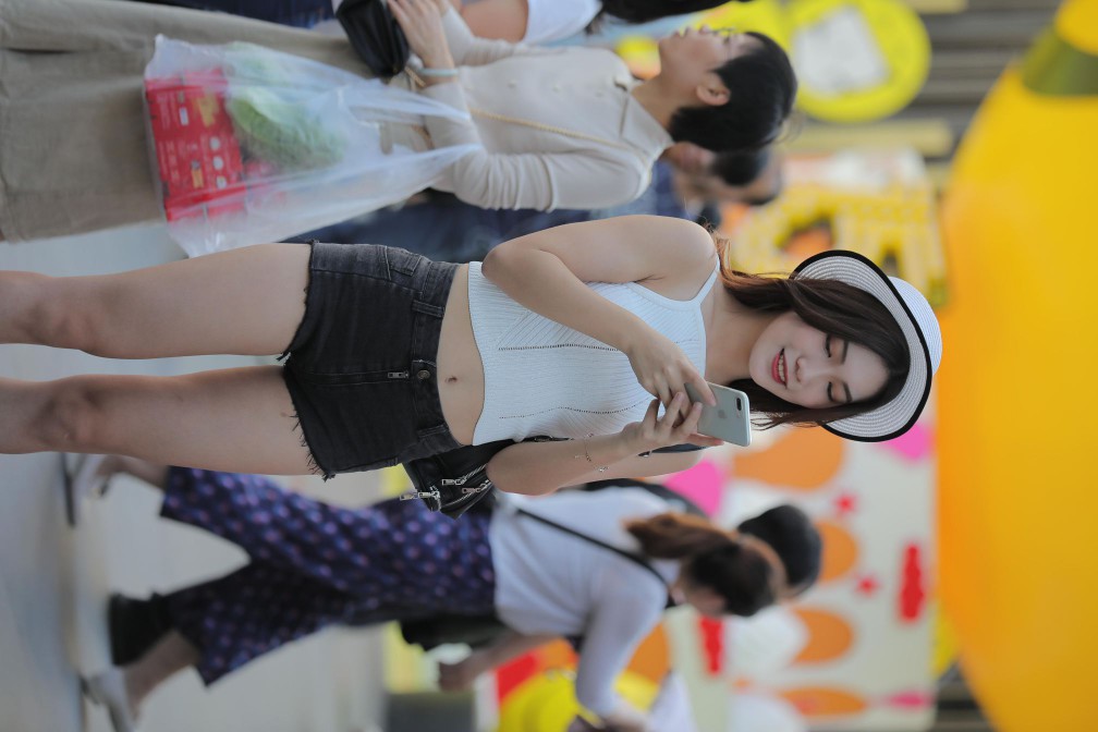 图片[2]-非常时尚阳光的牛仔热裤女孩【808P】00064-婷美图