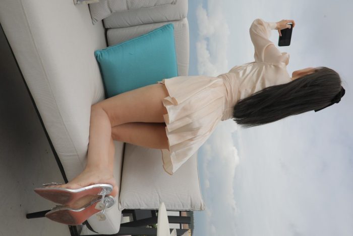戴黑色蝴蝶结的长发女孩【369P】00027-婷美图