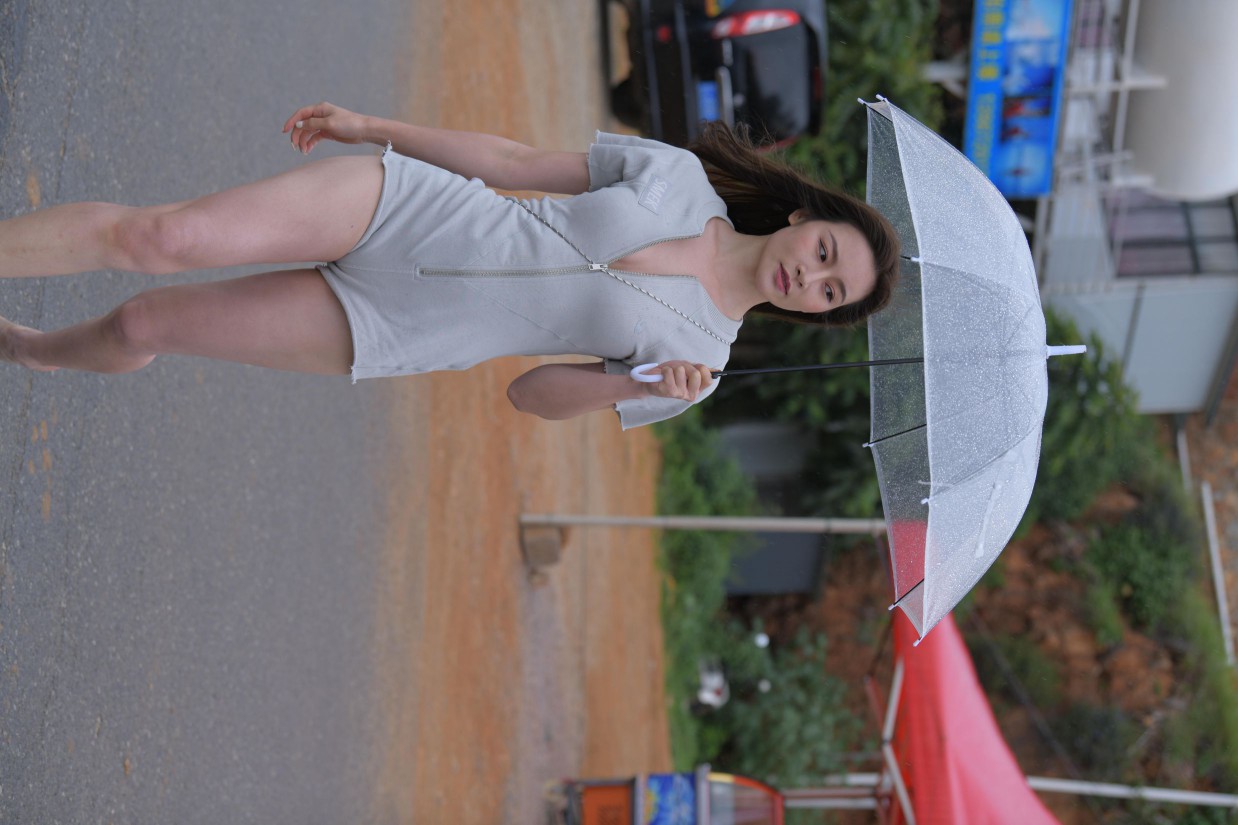 图片[5]-阴雨天在海边骑车的长发女人【156P】00044-婷美图