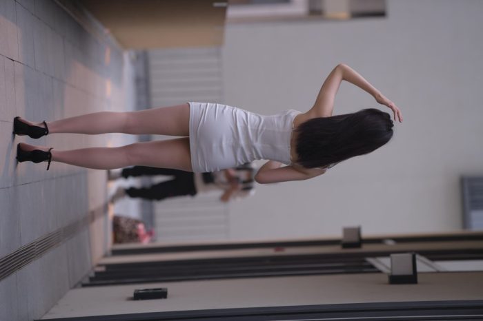 长发女孩紧身短裙特别显身材【245P】00040-婷美图