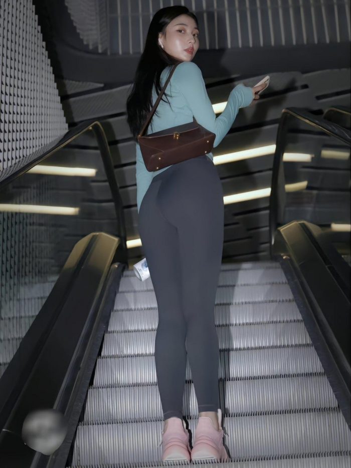 晚上逛商场的瑜伽裤漂亮女孩J2244 225P2V-15.1GB-婷美图