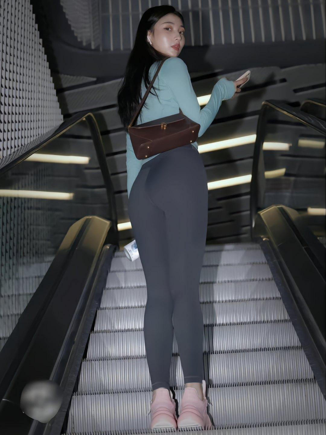 图片[1]-晚上逛商场的瑜伽裤漂亮女孩J2244 225P2V-15.1GB-婷美图