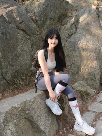 图片[7]-爱爬山的瑜伽裤MM，太甜美了！~-婷美图