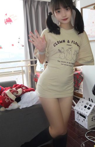图片[9]-网格丝袜的清纯双马尾小姑娘-婷美图