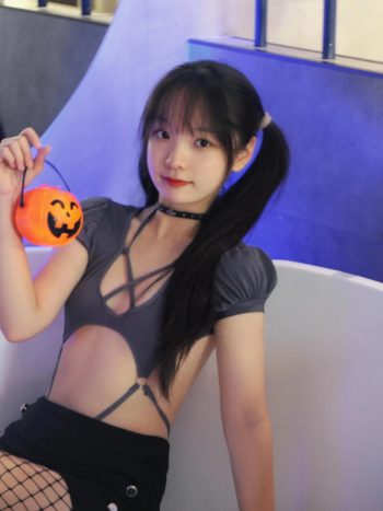 图片[5]-网格丝袜的清纯双马尾小姑娘-婷美图